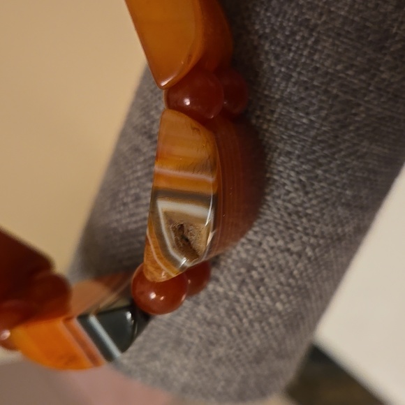 Banded Agate  & Carnelian Bead Elasticized Bracelet - Picture 11 of 12